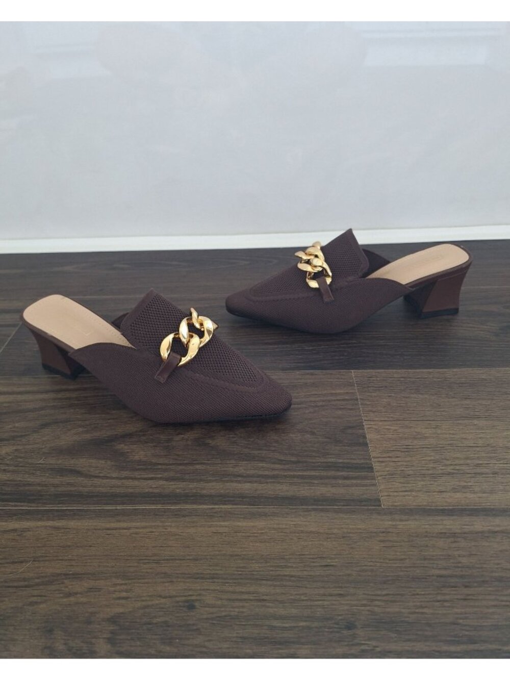 NWOT NEWBELLA Brown Knit Pointed Toe Size 9 Mules Gold Chain Block Heel Comfy Fa